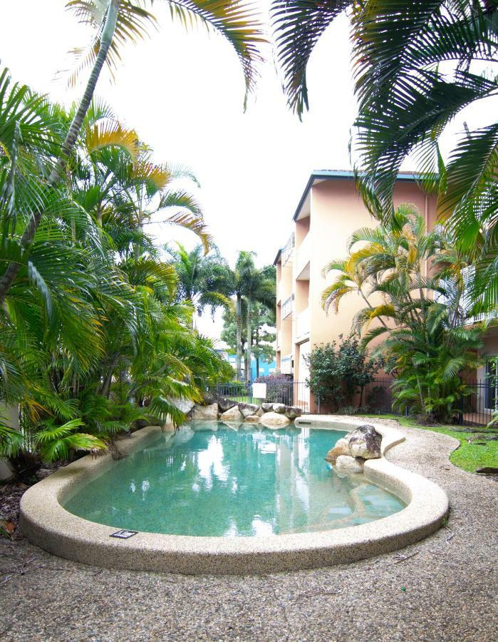 66 Martyn Street Cairns Exterior photo